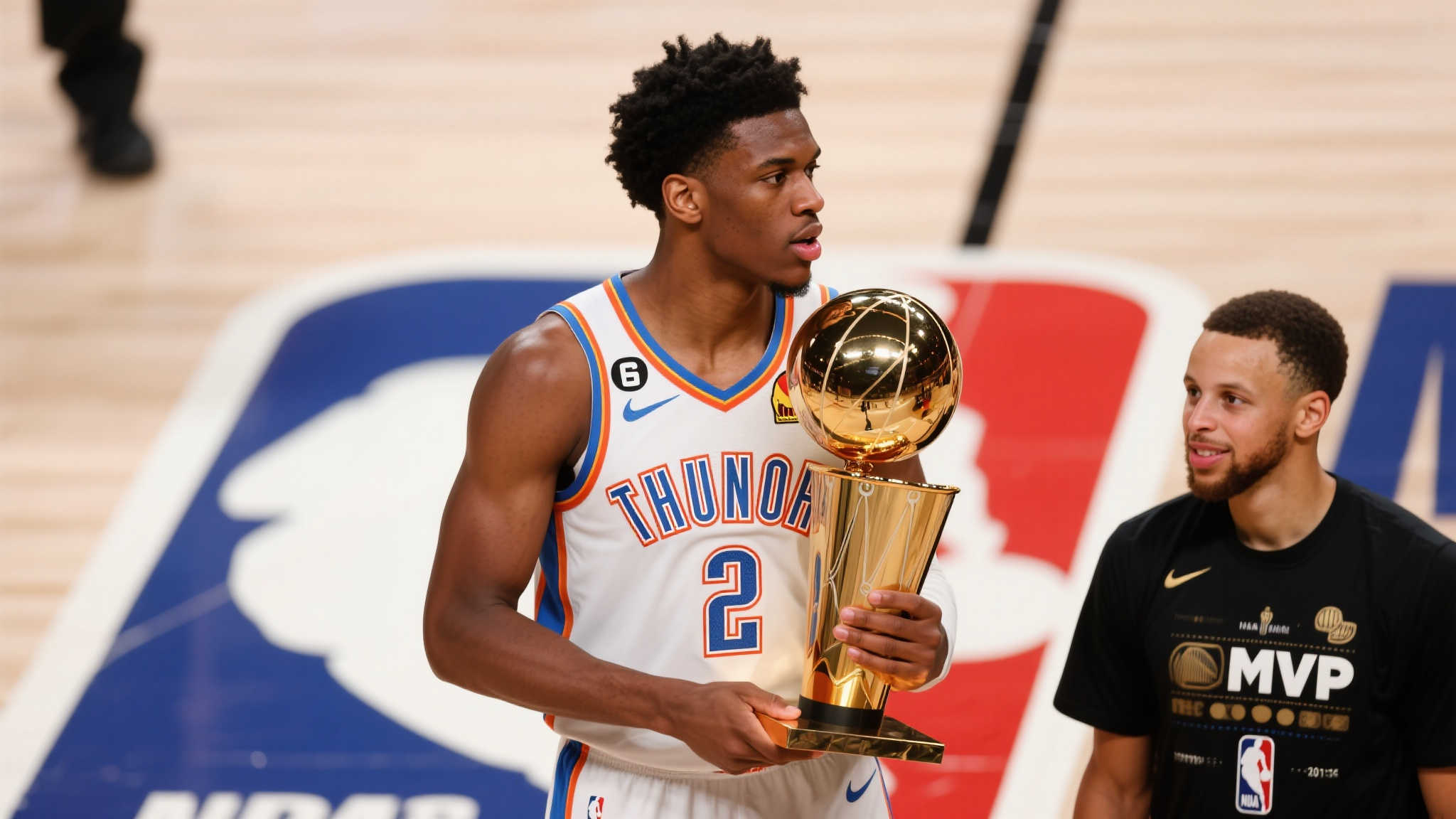 亚历山大荣膺近十年首位总冠军MVP,自15年库里后再现辉煌 近年来,NBA联赛逐渐进入了属于年轻球员的时代,每